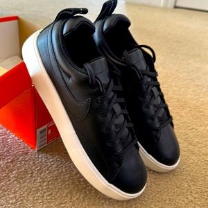 Nike Women’s Course Classic Golf Shoes